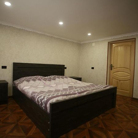 Guest House Nikola Zugdidi Kültér fotó